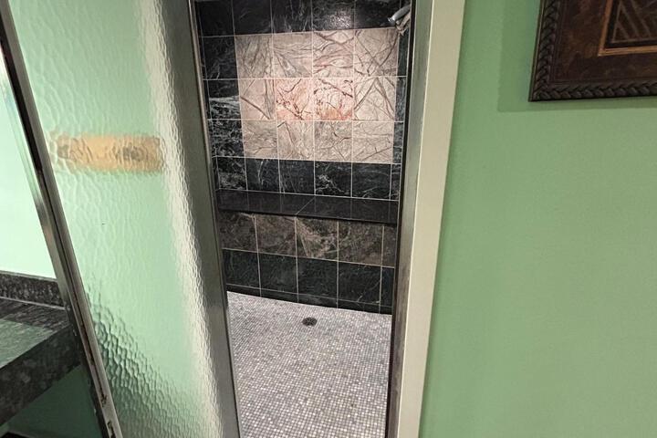 Room 98 of 284