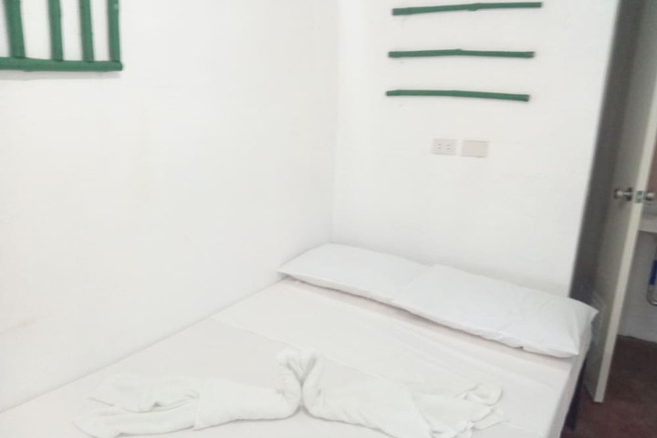 Room 6 of 33