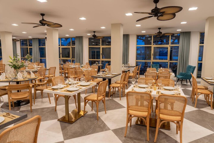 Dining 68 of 101