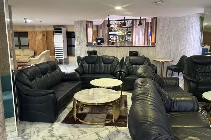Lounge 59 of 63