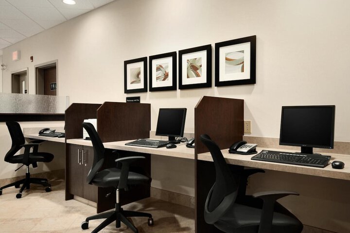 Business Center 36 of 38