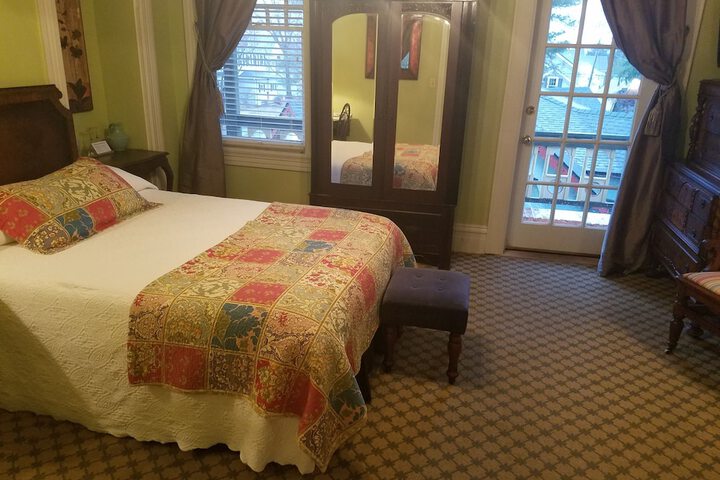 Room 3 of 117