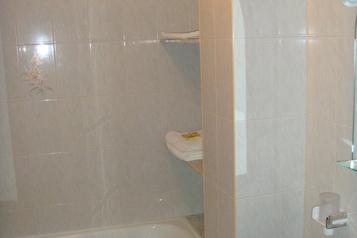 Room 15 of 36