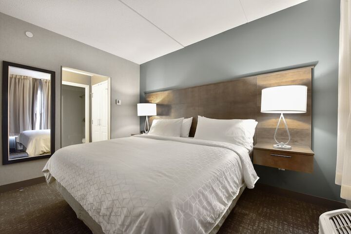 2 Queen 1 Bedroom Suite Mobility Accessible Roll Shower (10 of 29)