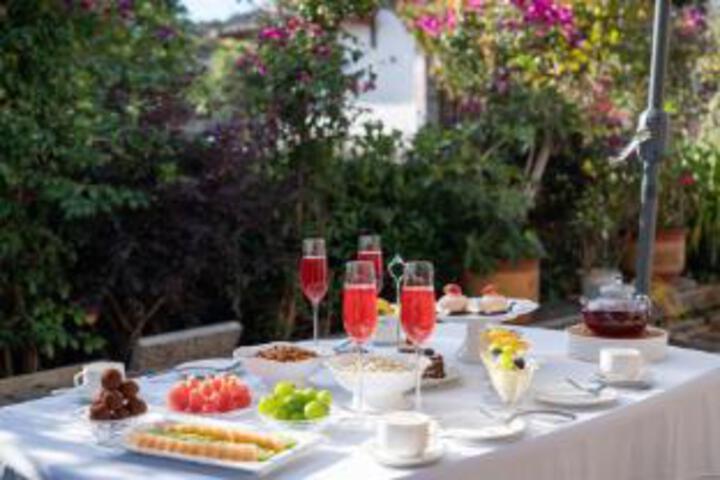Huayu Donglin Boutique Holiday Hotel