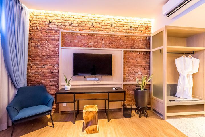 Room 9 of 28