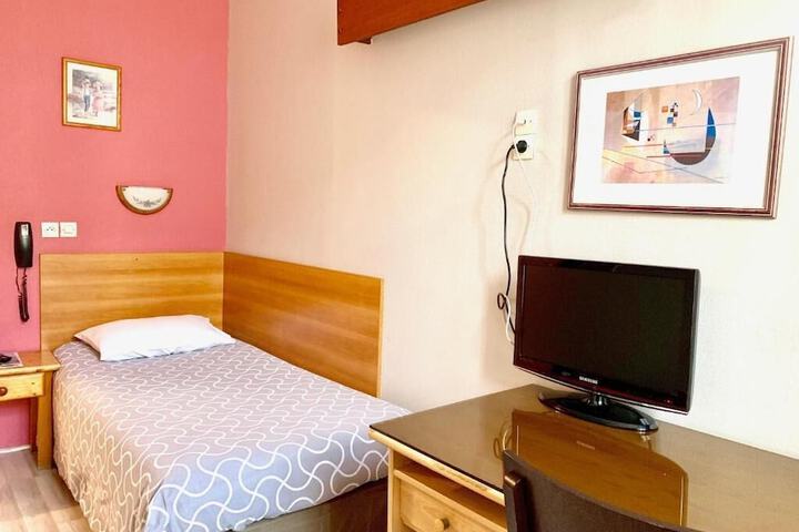 Room 13 of 25