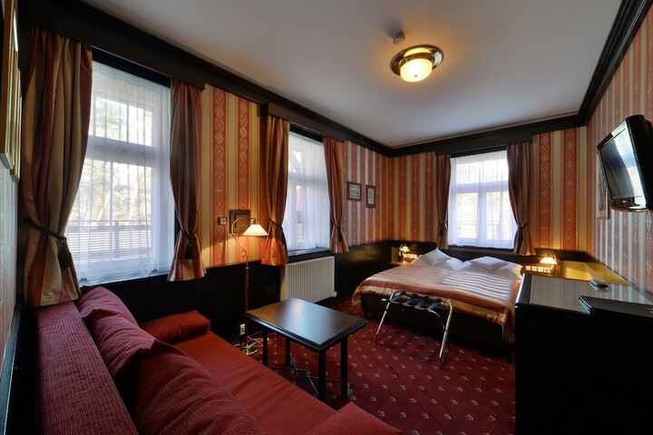 Room 13 of 145