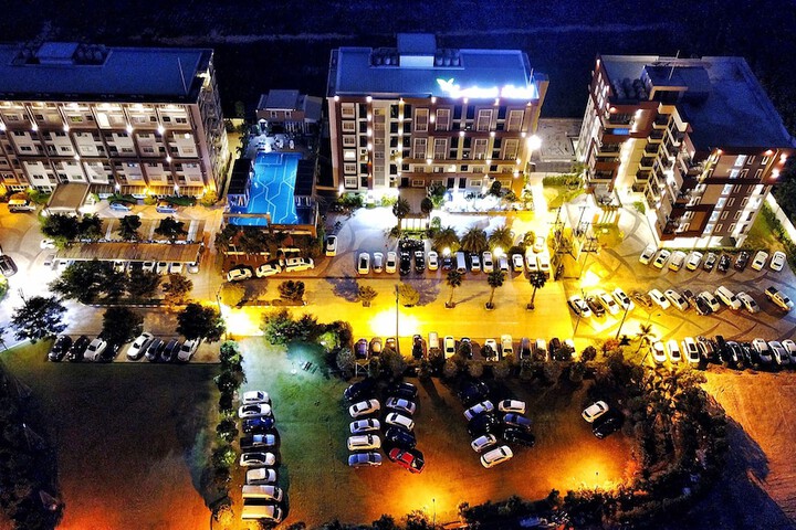 Hotel 77 of 79