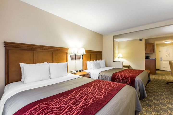 2 Queen Beds (2 of 15)