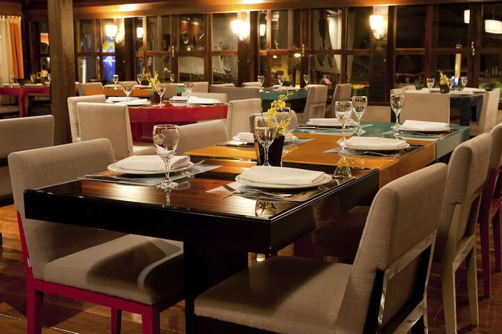 Dining 30 of 50