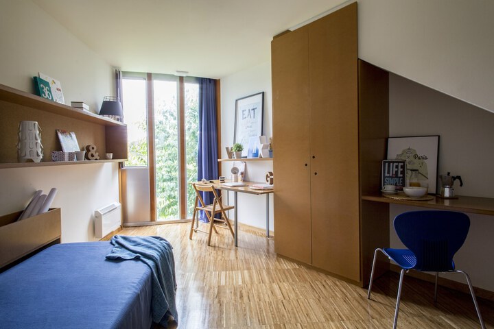 Room 10 of 29