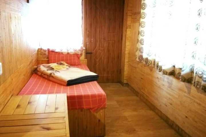 Room 32 of 195