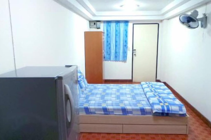 Room 2 of 9