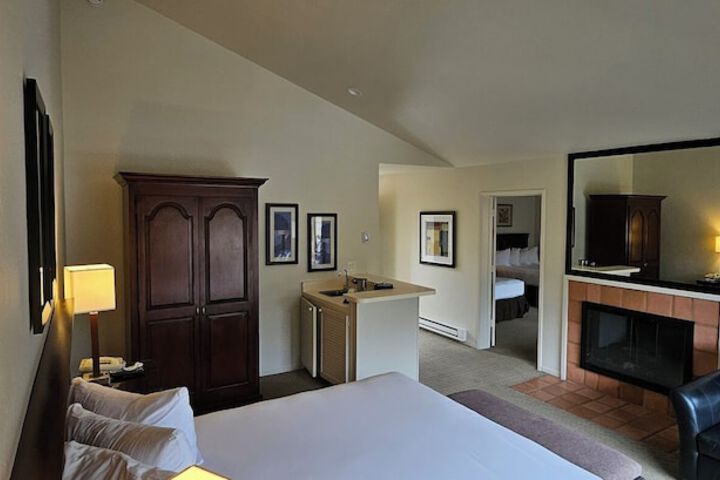 Room 25 of 62