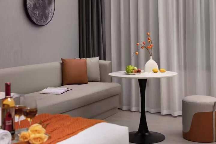 Room 25 of 29