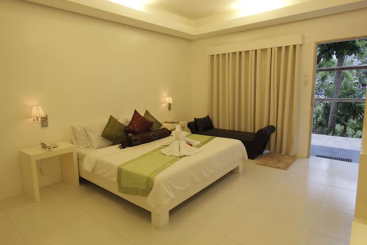 Room 5 of 32