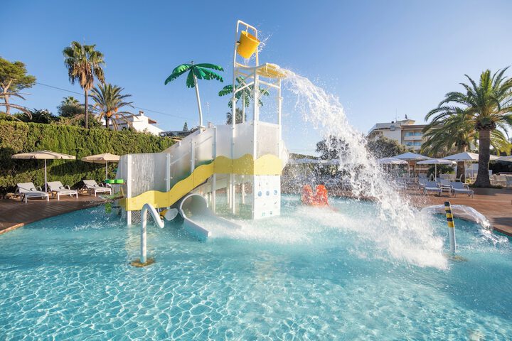 Hotel with Pool