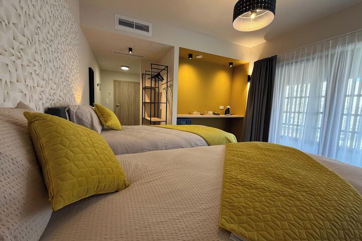 Room 3 of 37
