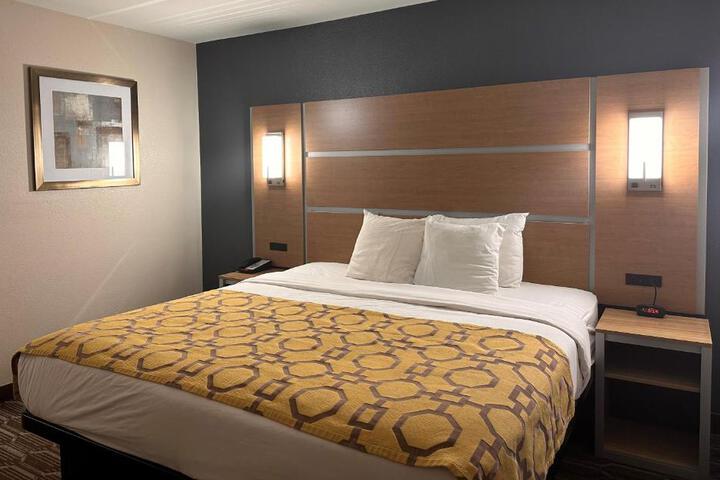 1 King Bed (12 of 32)