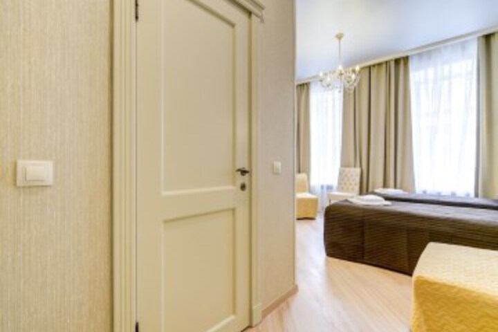 Room 8 of 74
