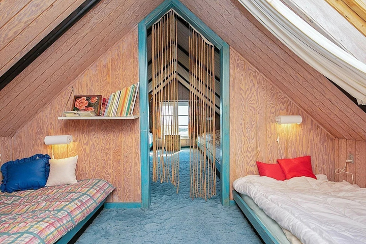 Room 4 of 11