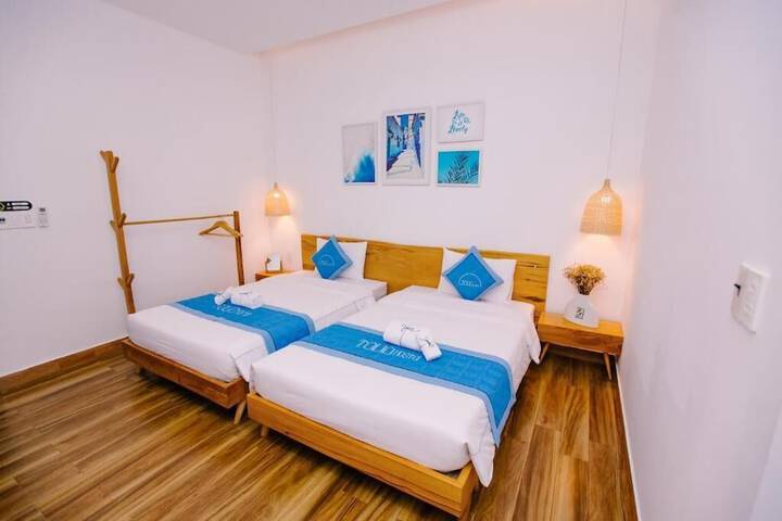 Room 12 of 24