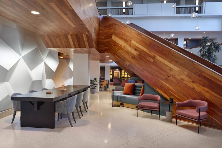Lobby lounge