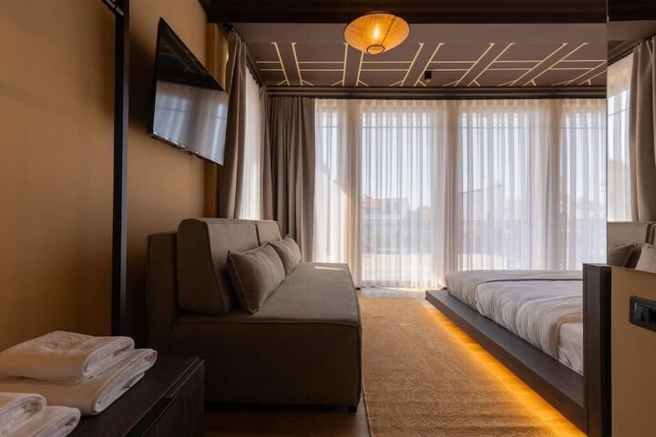 Room 10 of 79
