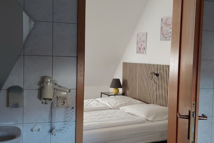 Room 35 of 76