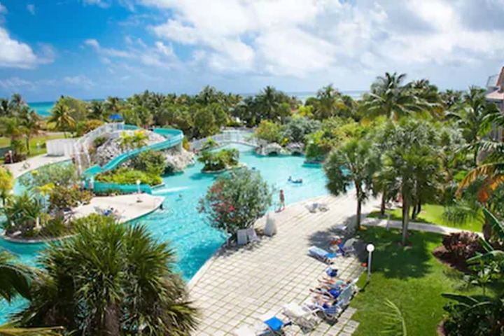 Hotel Pool