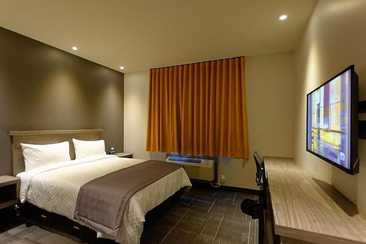 Room 15 of 29