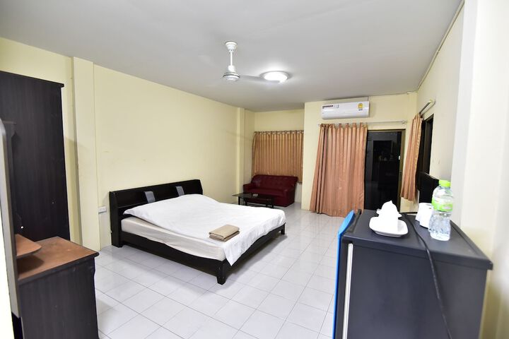 Room 9 of 36