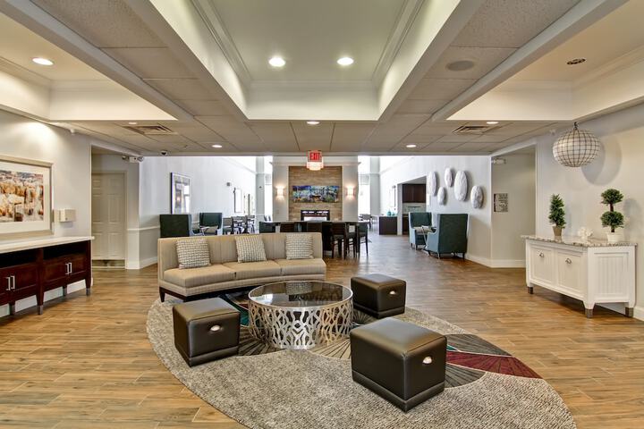 Lobby lounge