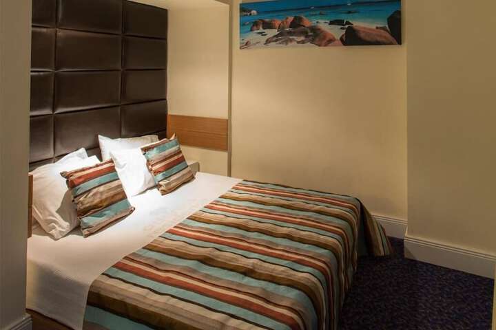 Room 6 of 38