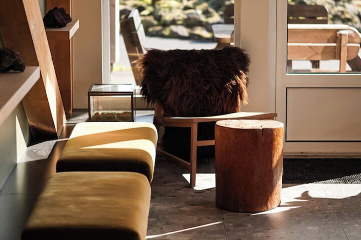 Lounge 85 of 101