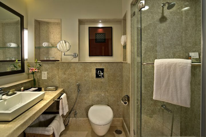 Room 12 of 27