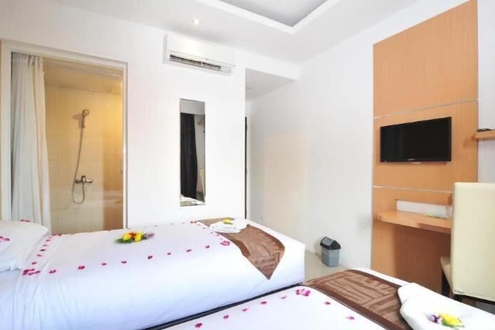 Room 10 of 38