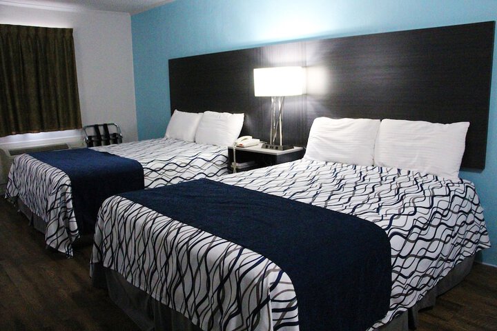 2 Queen Beds Accessible (5 of 6)