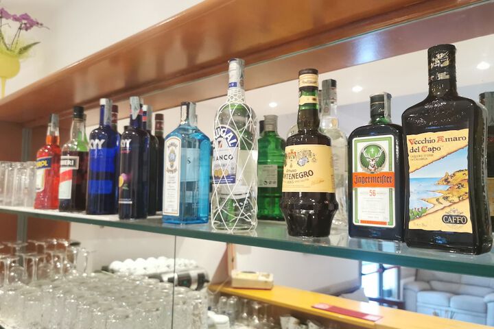 Lounge 56 of 62