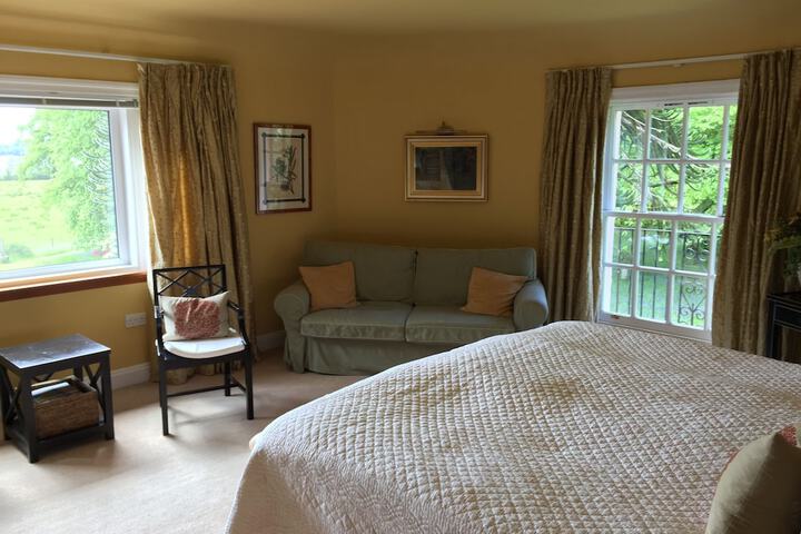 Room 6 of 74