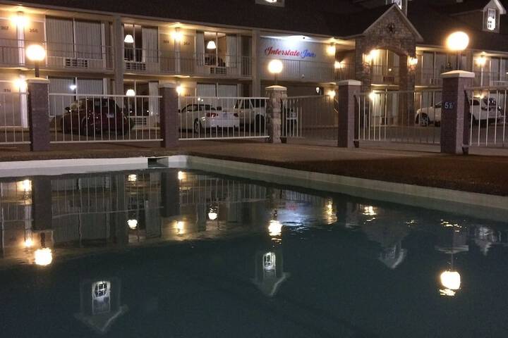 Pool 15 of 26