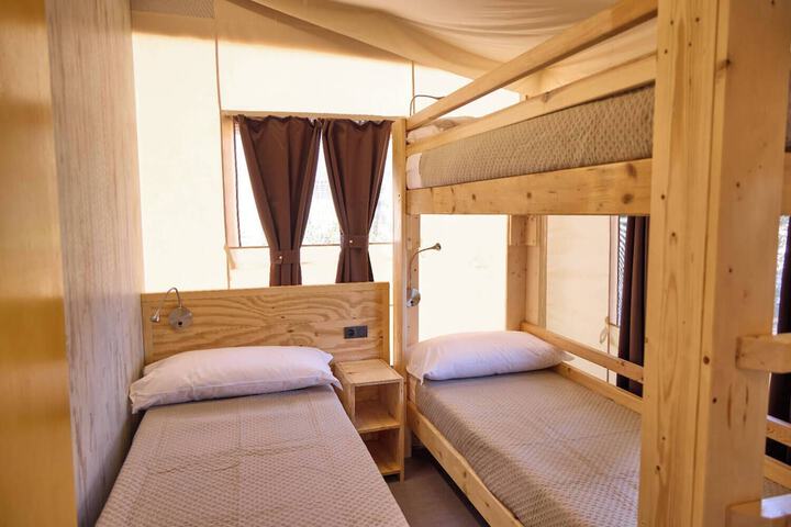 Room 53 of 190