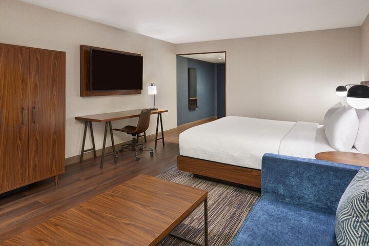 Room 16 of 38