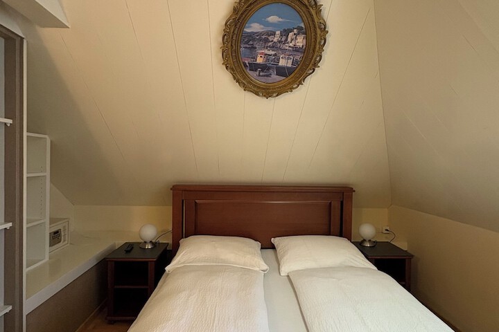 Room 89 of 266