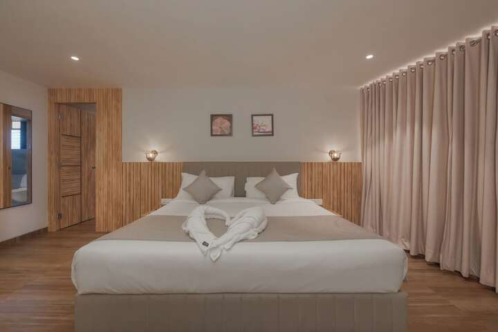 Room 12 of 32