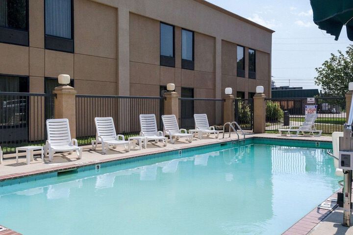 Hotel Pool