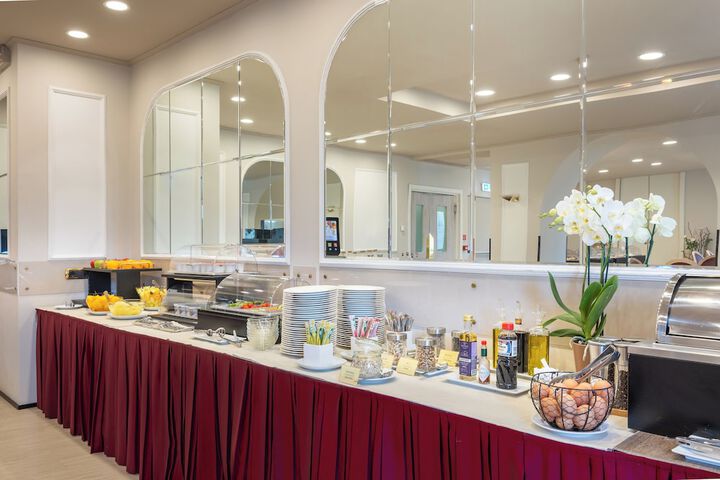 Breakfast/Coffee Service 72 of 93