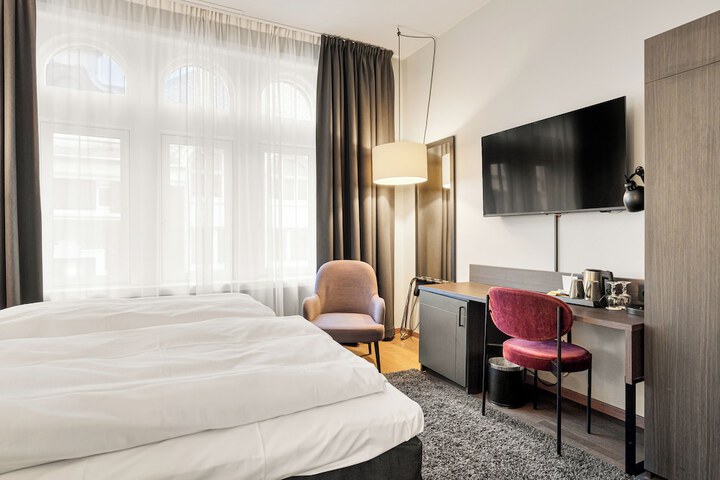Room 21 of 83