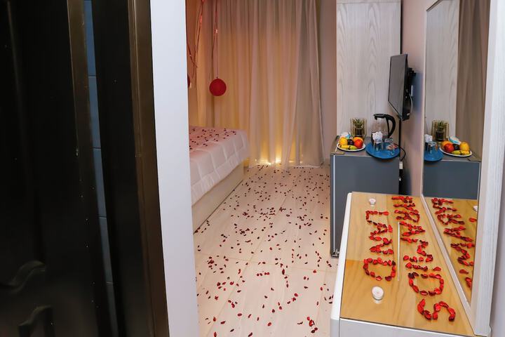 Room 8 of 42